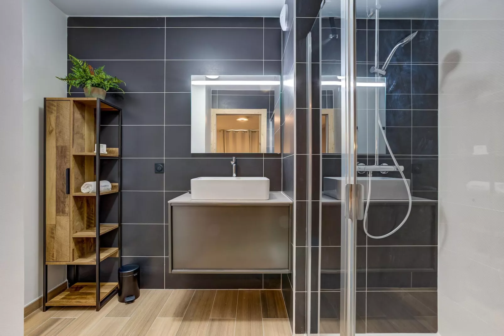 White Pearl A12-Badezimmer