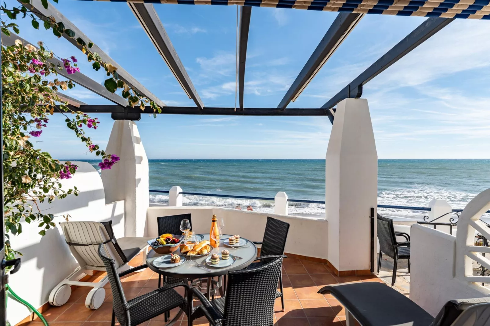 CT 401 - Faro's Beachfront Apartment in Calahonda-Terrace balcony