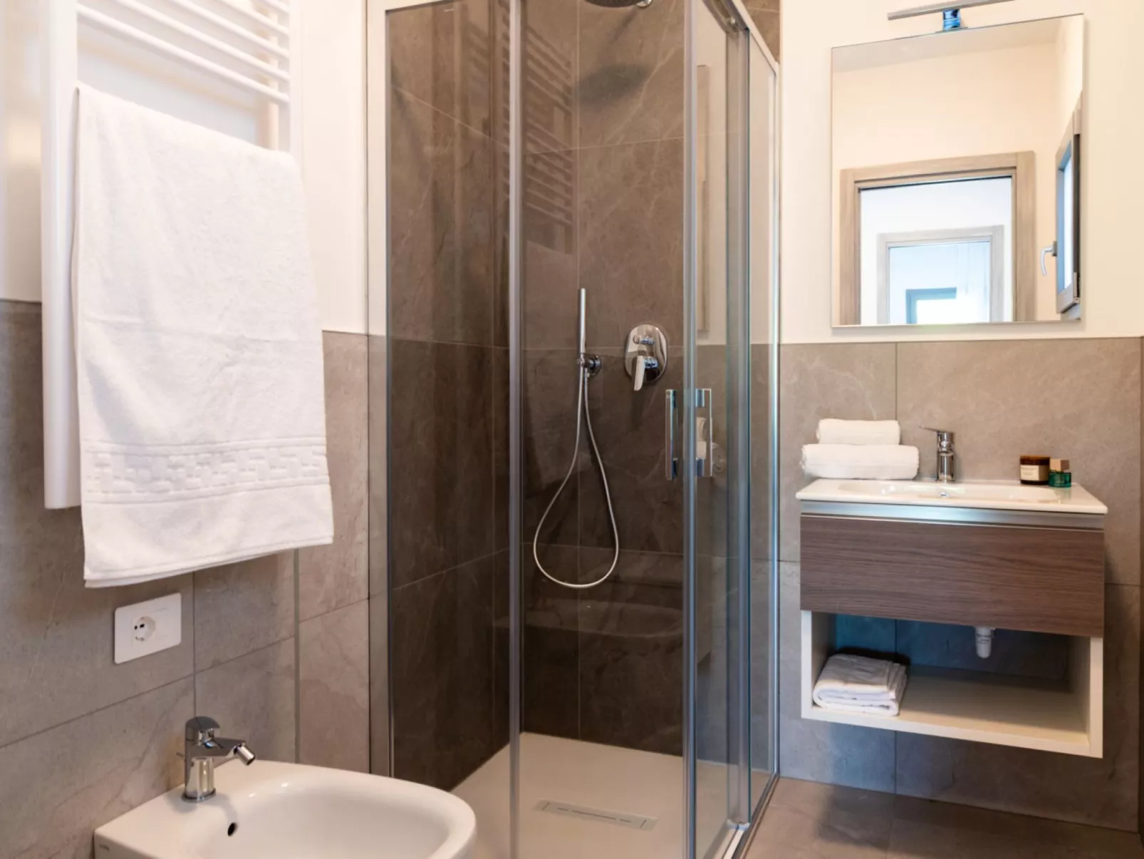 One Life Suites-Inside