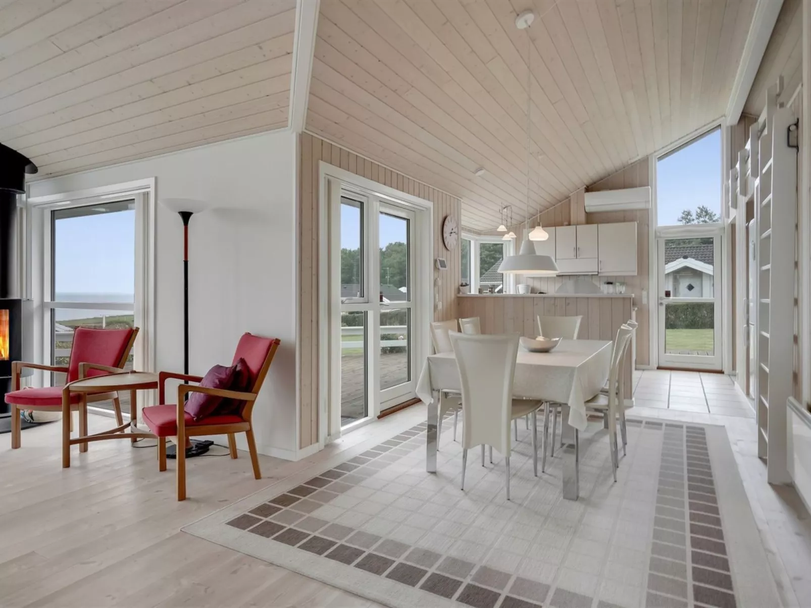 "Finn" - 100m from the sea-Dedans