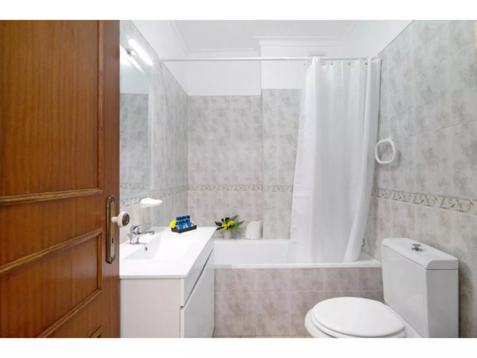 Jade-Sunny Way-Inside