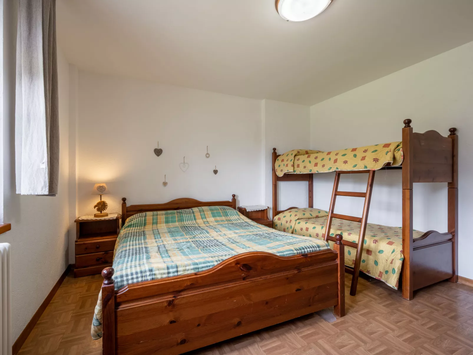 Aigle-Inside