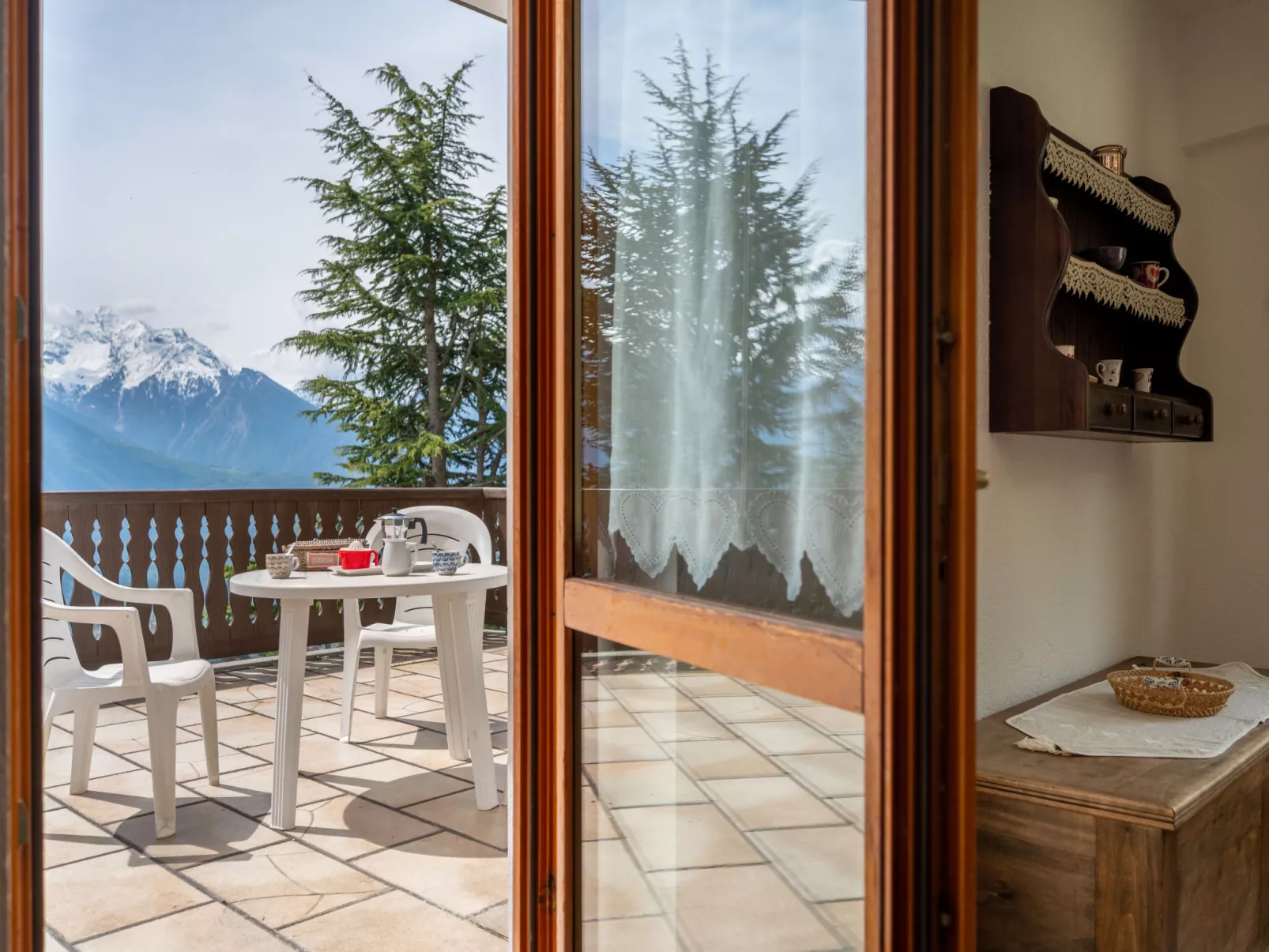 Aigle-Outside