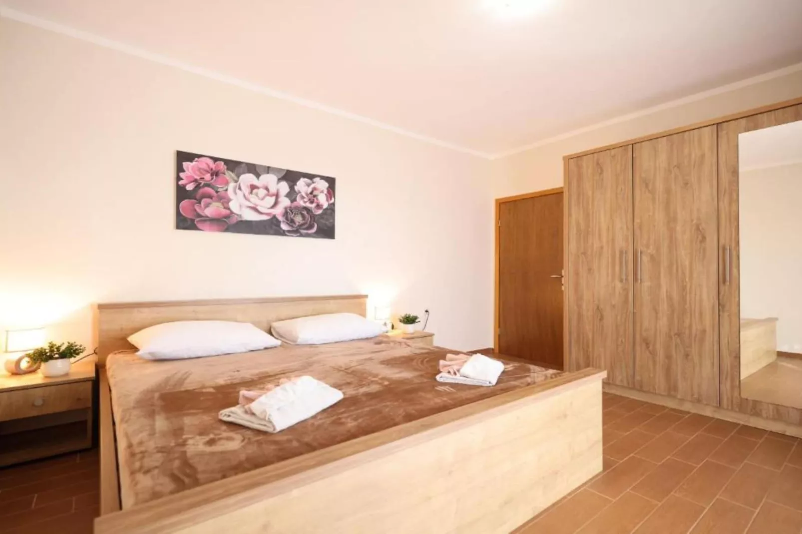 Villa Maja - Three bedroom villa with pool-Schlafzimmer