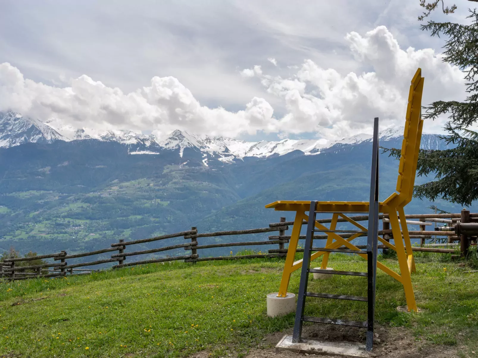 Aigle-Outside