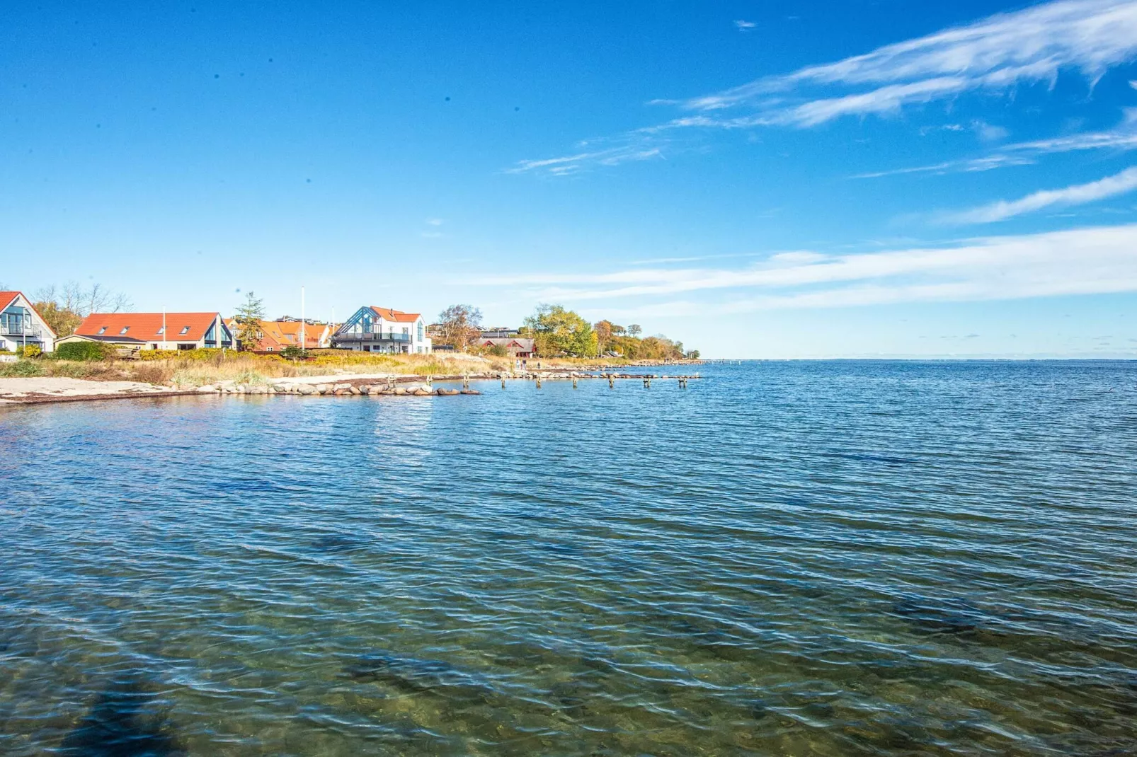 2 rooms w/partially seaview-View