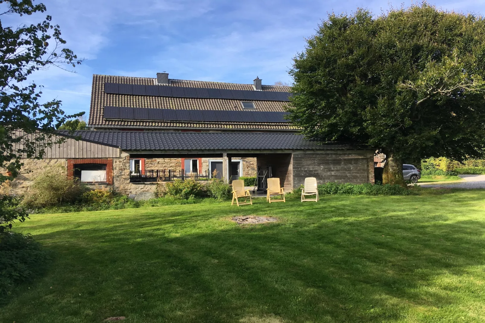 Domaine des Bouts de Fagnes-Exterior in summer