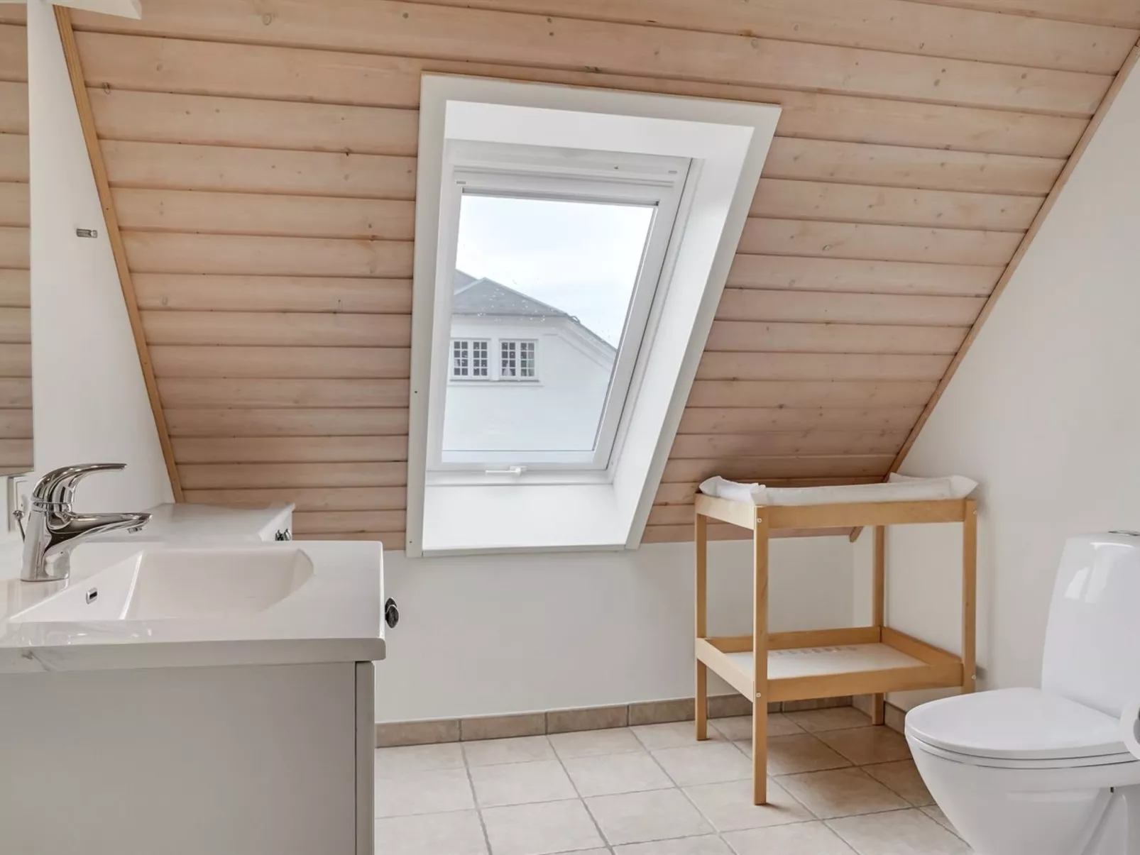 "Edine" - 4.5km from the sea-Inside