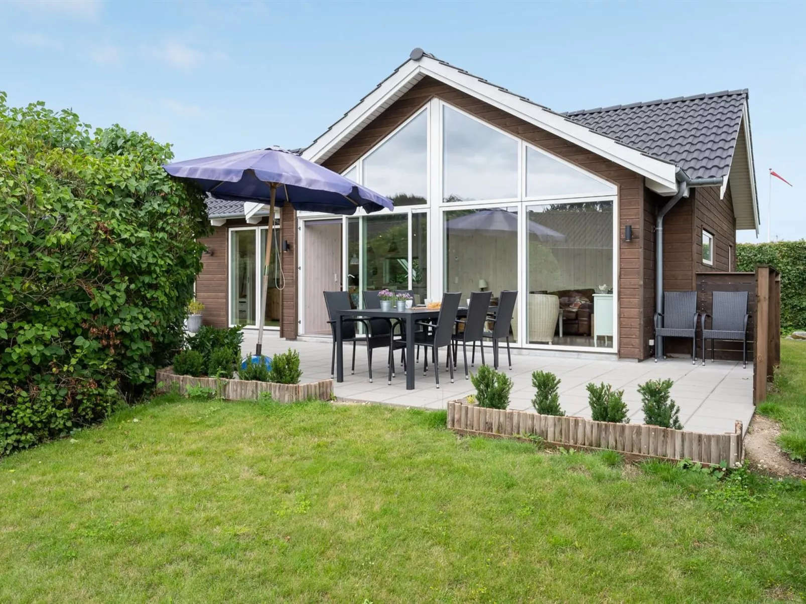 "Regni" - 300m to the fjord-Outside