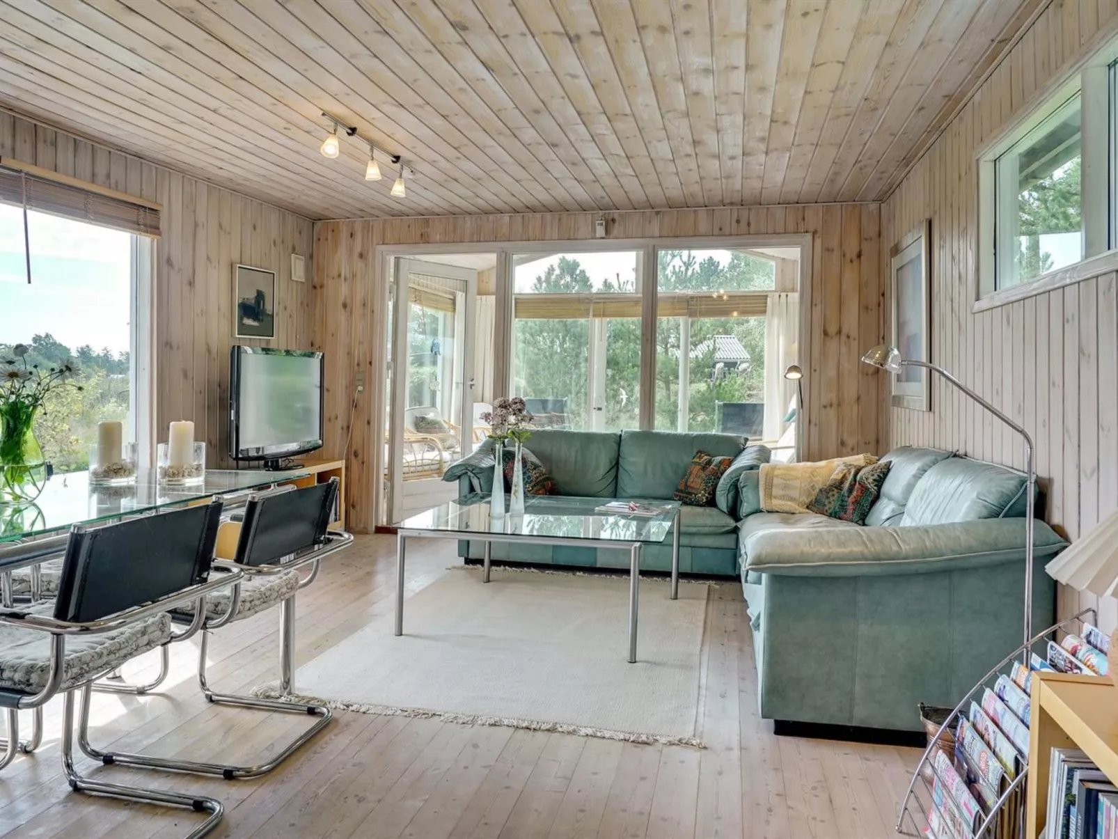 "Glum" - 300m from the sea-Inside