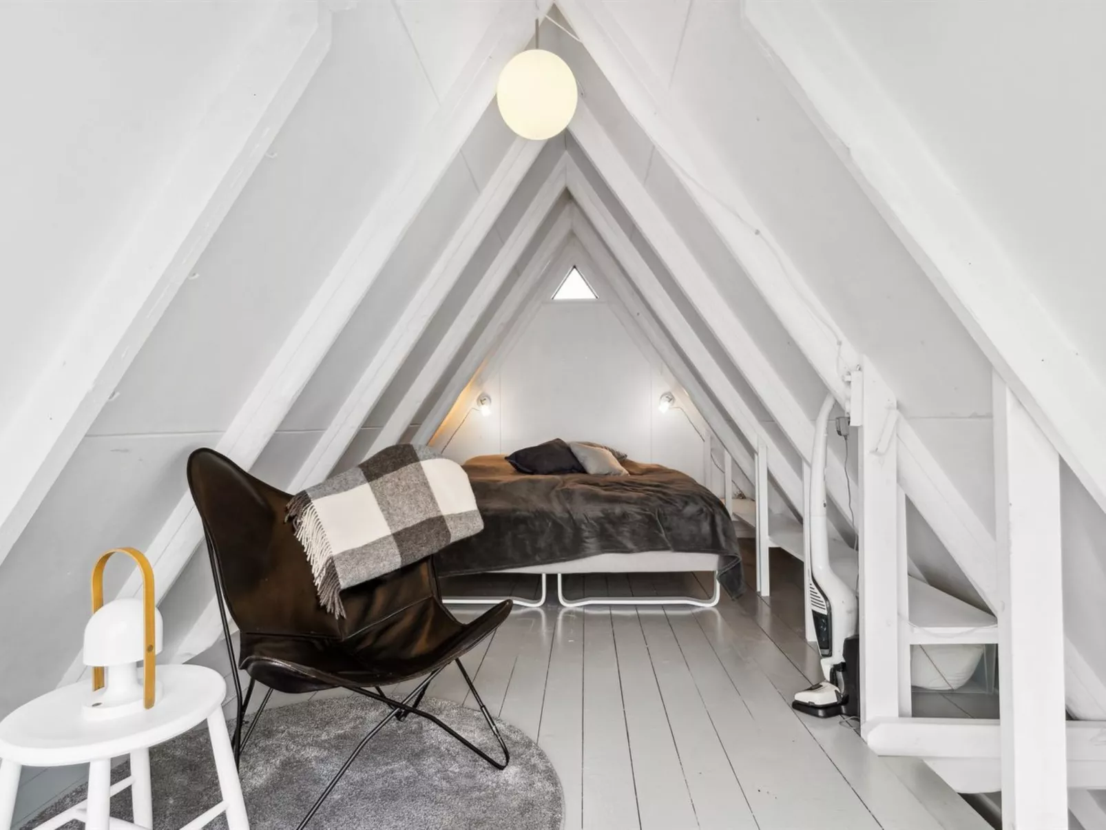 "Fifi" - 10m to the fjord-Inside