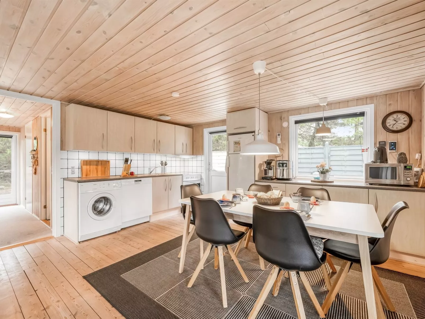 "Toimi" - 500m to the fjord-Inside