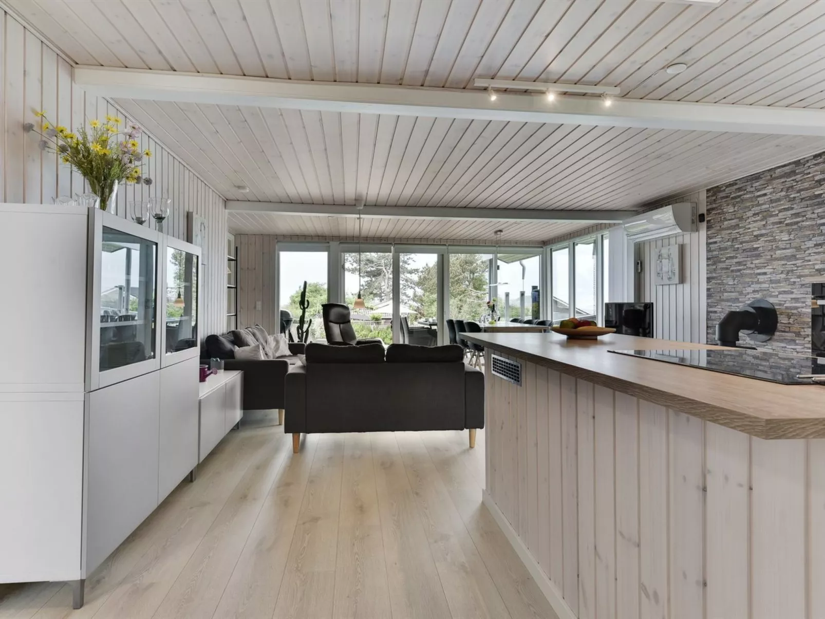 "Loi" - 200m from the sea-Inside