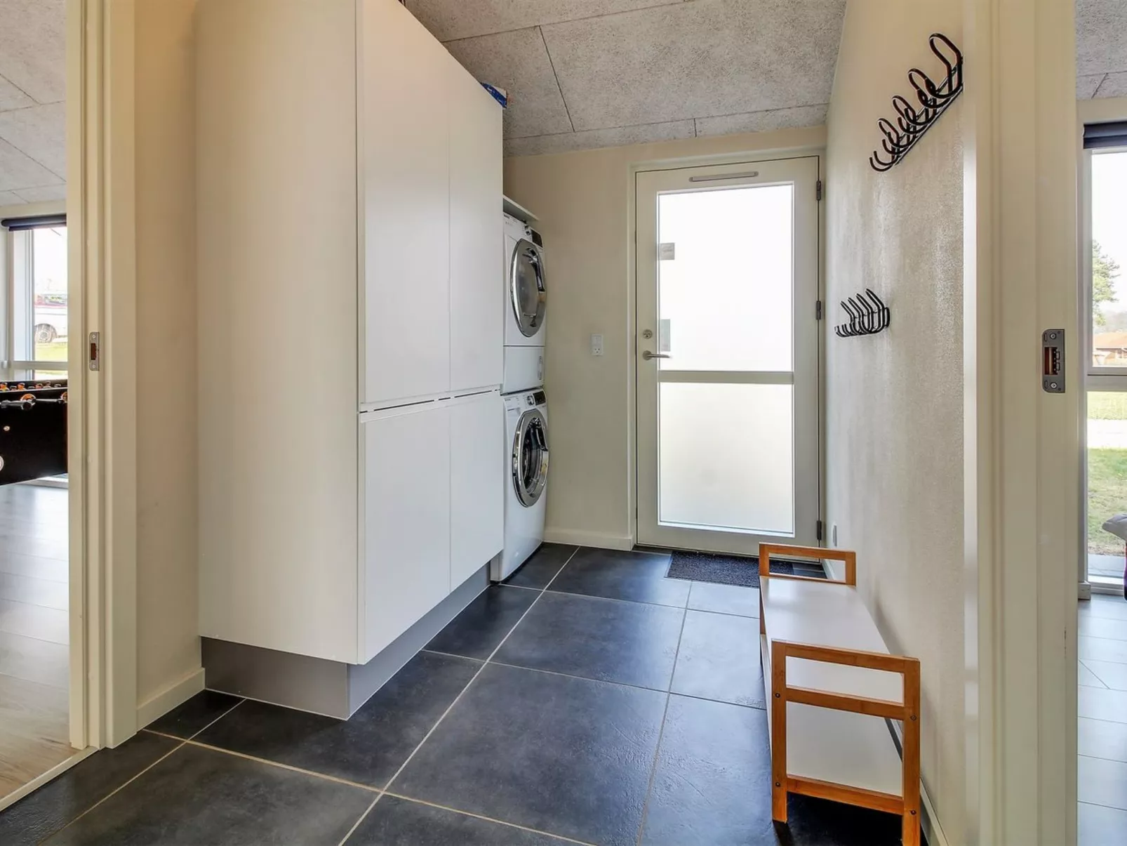 "Yakari" - 300m from the sea-Inside