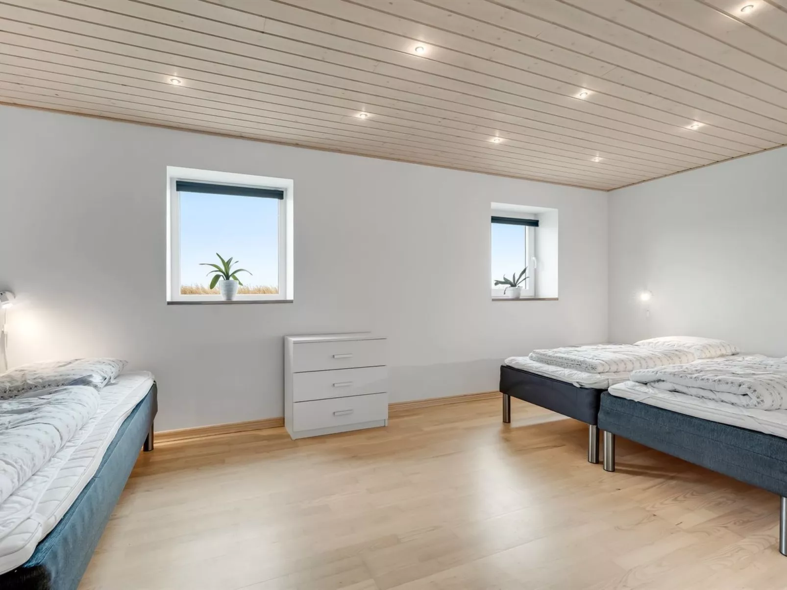 "Folkar" - 3km to the fjord-Inside