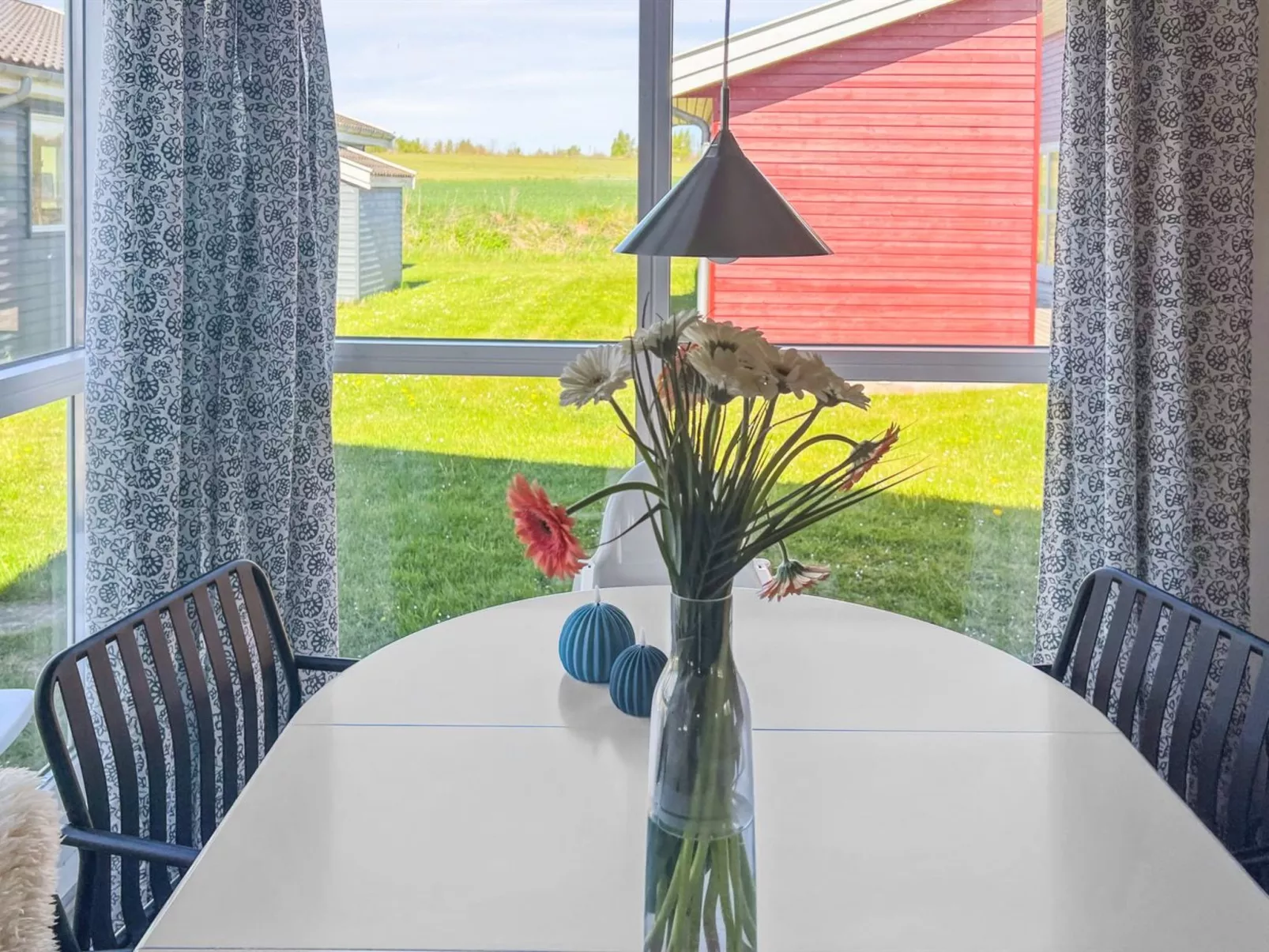 "Carlie" - 2.8km from the sea-Inside