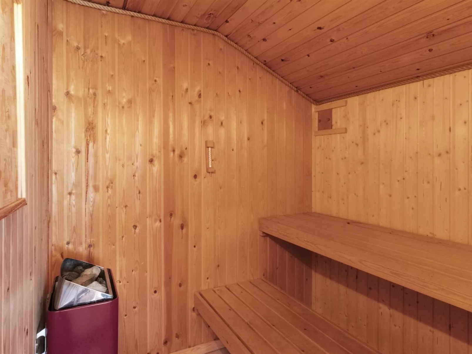 "Elayne" - 3km from the sea-Inside