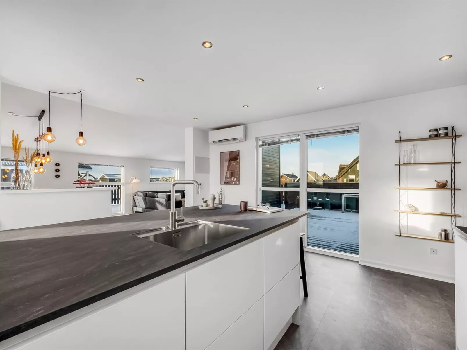 "Damaskin" - 300m from the sea-Drinnen