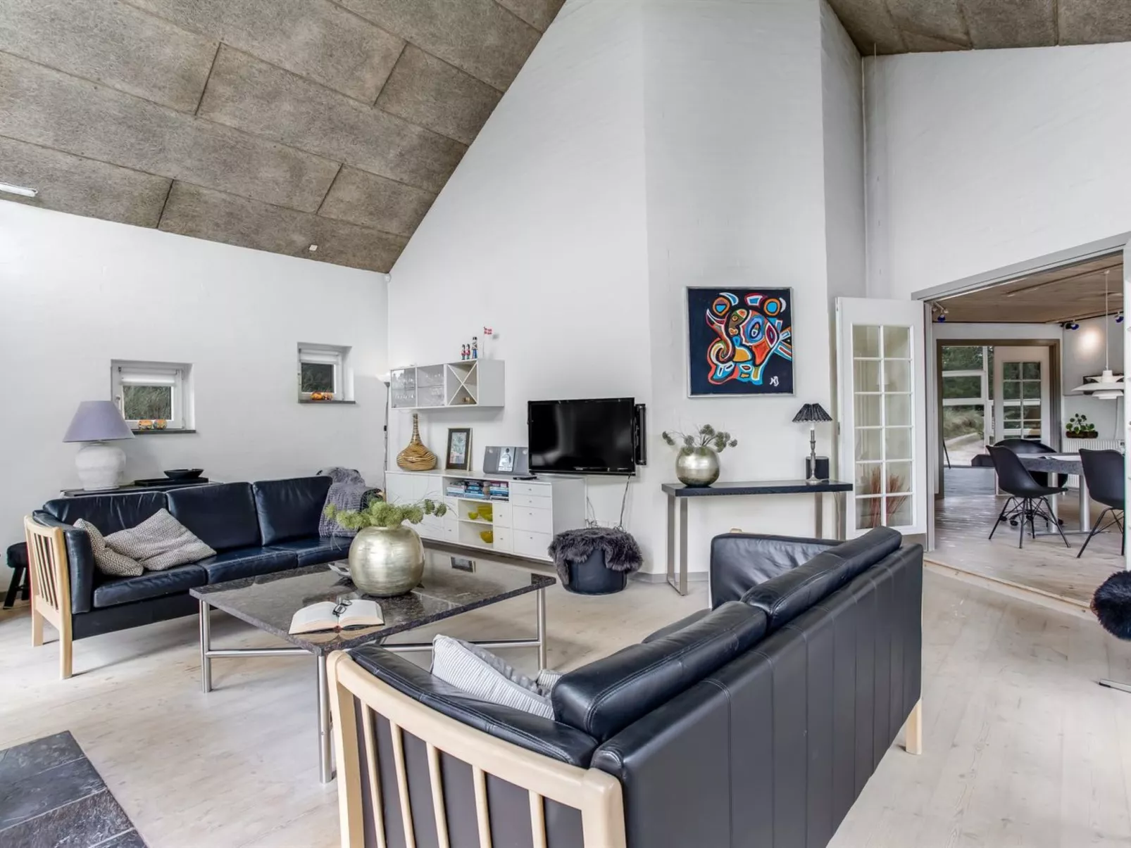 "Sjamme" - 1.2km from the sea-Inside