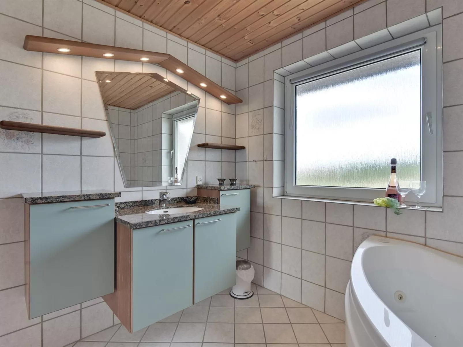 "Dorothea" - 450m to the fjord-Drinnen