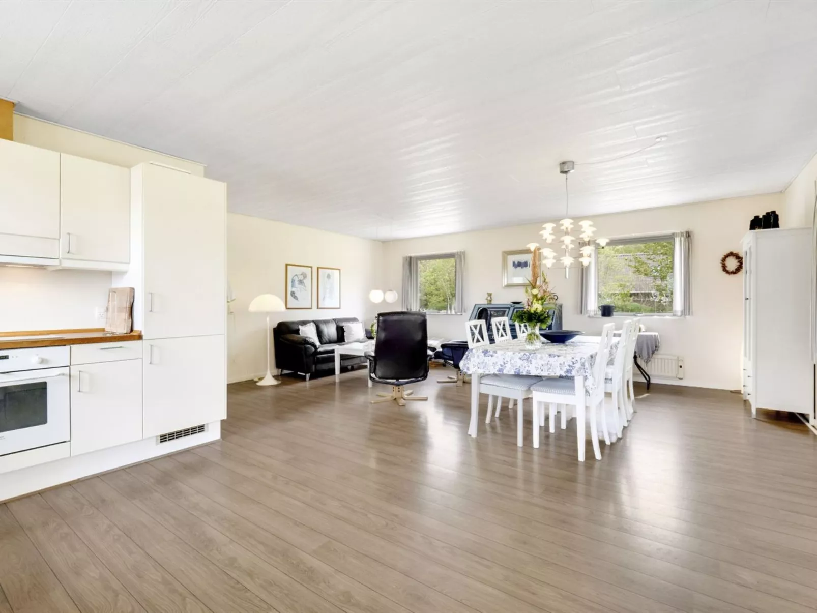 "Mikkeline" - 400m to the fjord-Drinnen