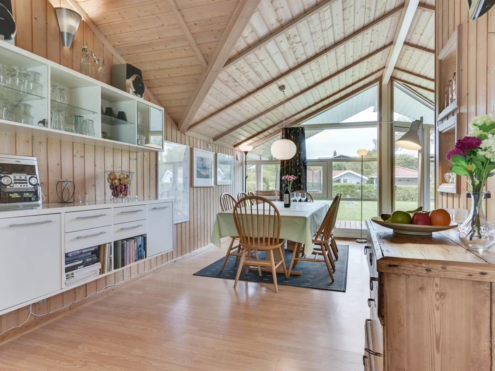 "Tore" - 200m from the sea-Drinnen