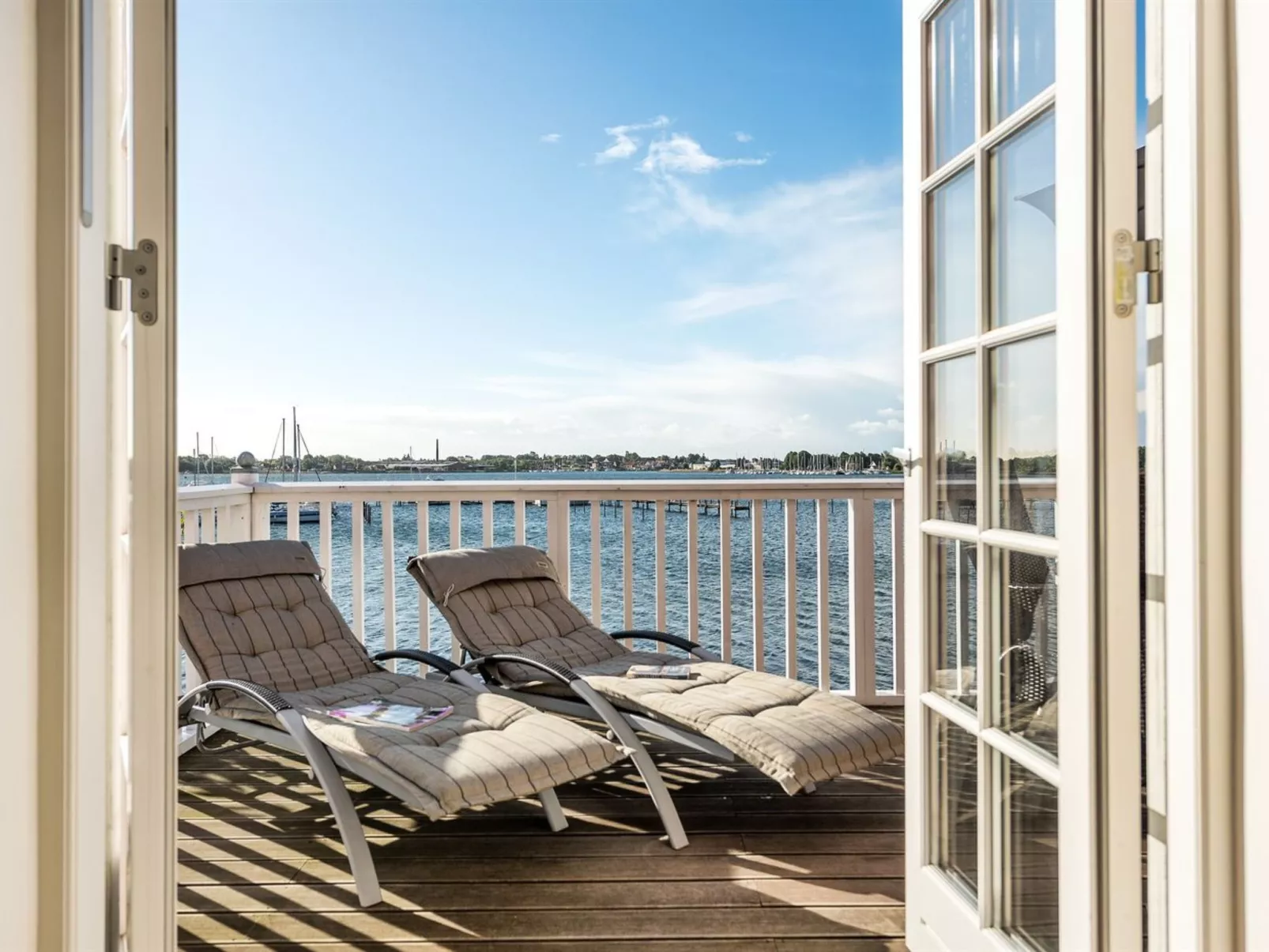 "Joar" - 5m to the fjord-Outside