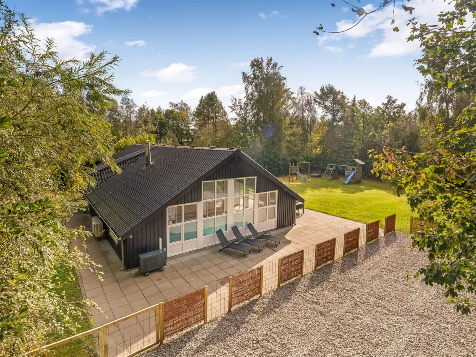 "Eisa" - 300m to the fjord-Outside