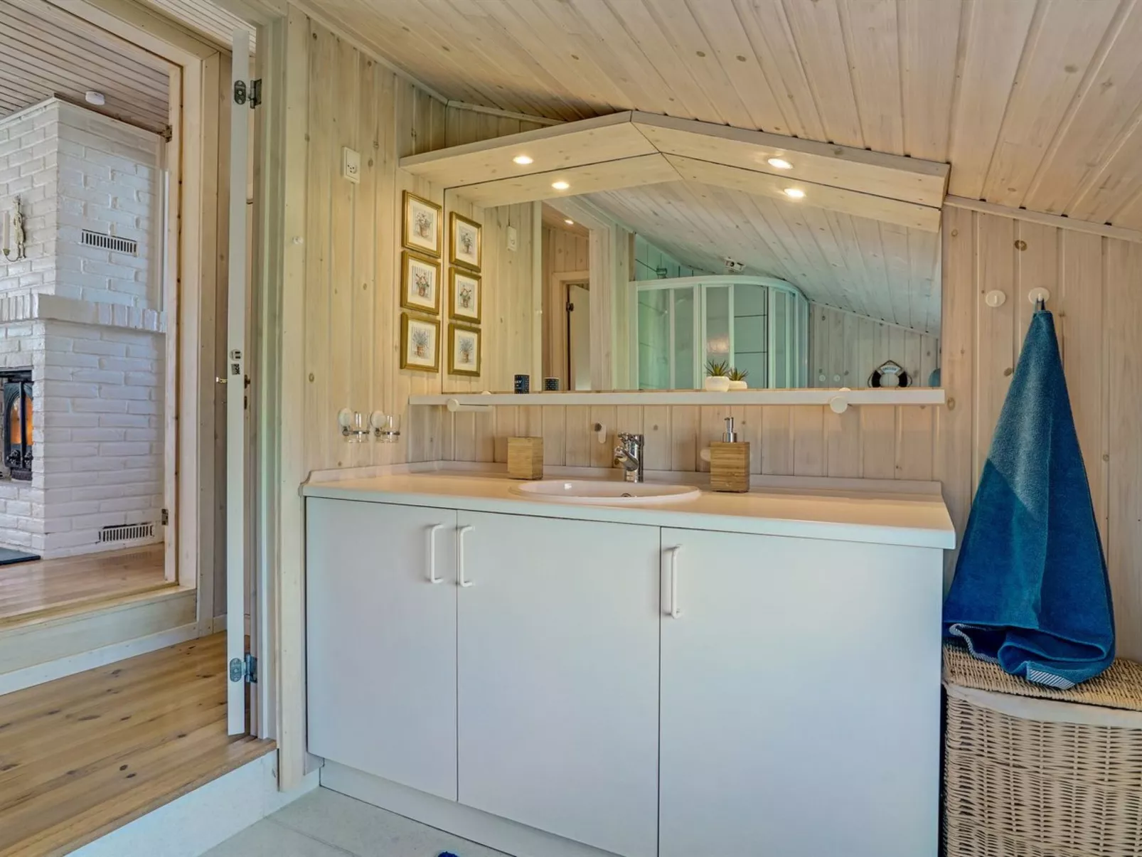 "Rutha" - 45m from the sea-Drinnen