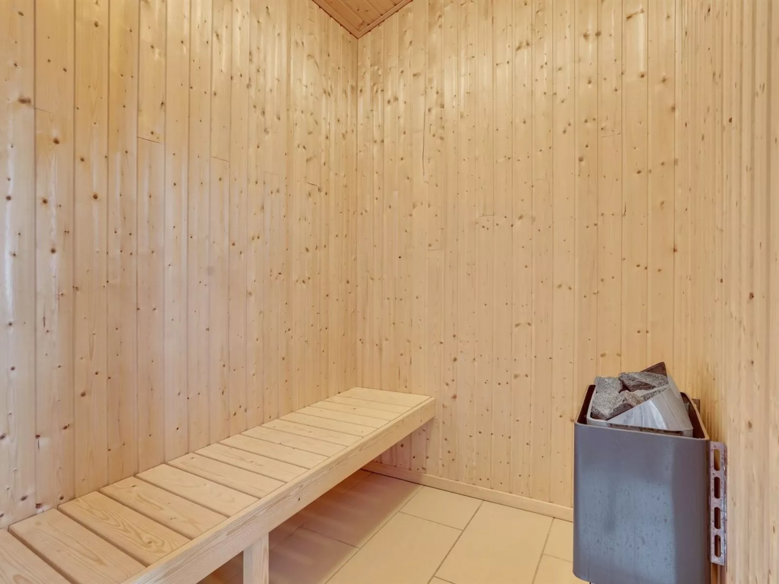 "Vitori" - 800m from the sea-Inside