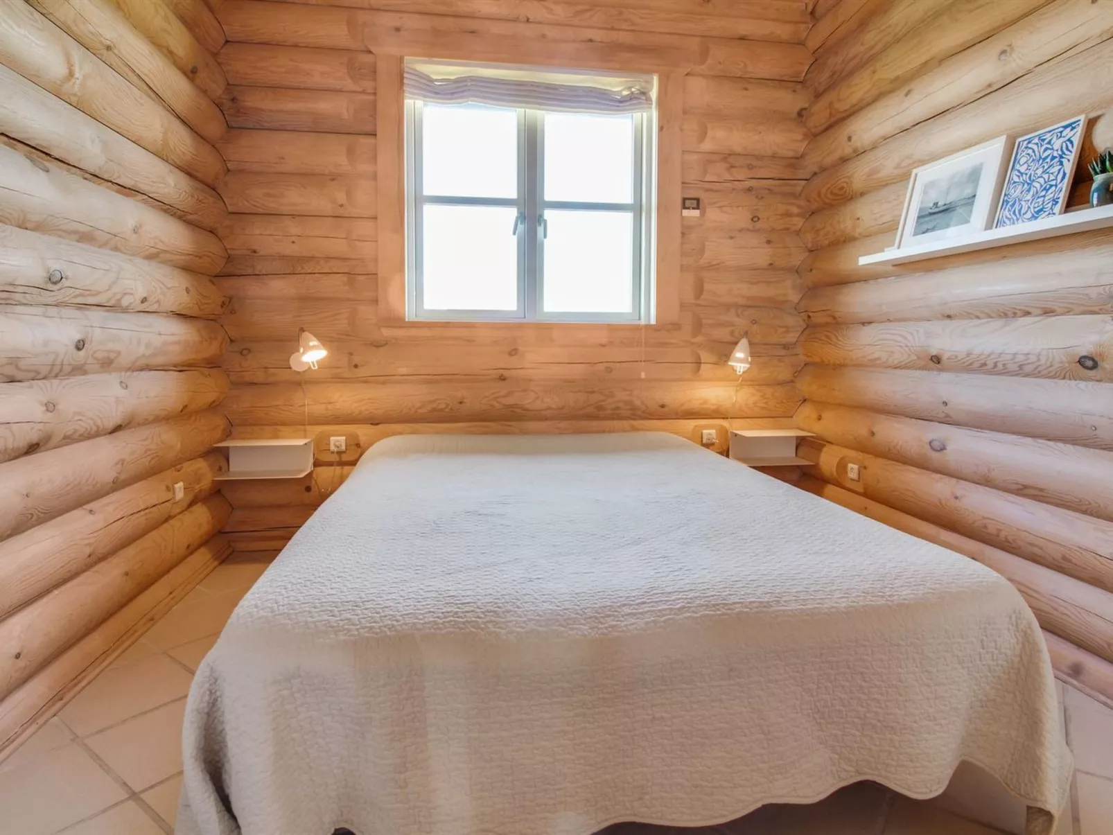 "Salmund" - 600m from the sea-Inside