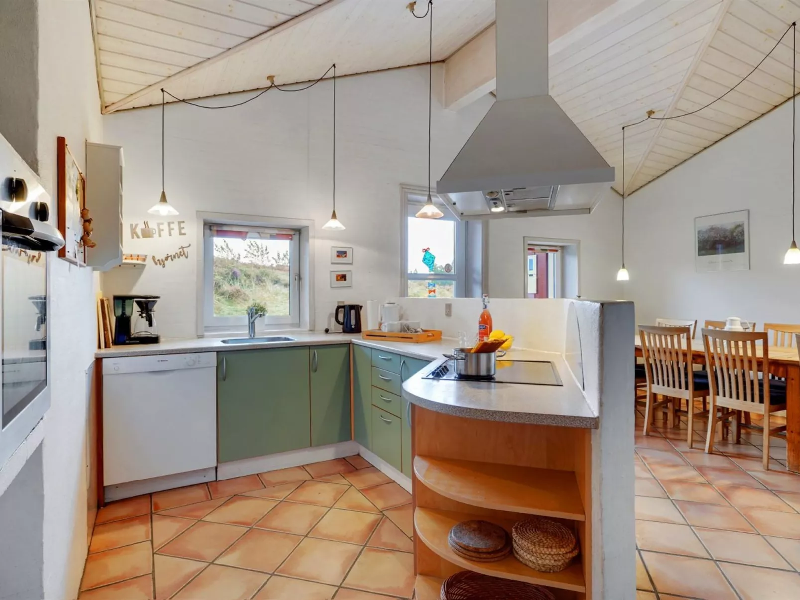 "Asdis" - 2.8km from the sea-Drinnen