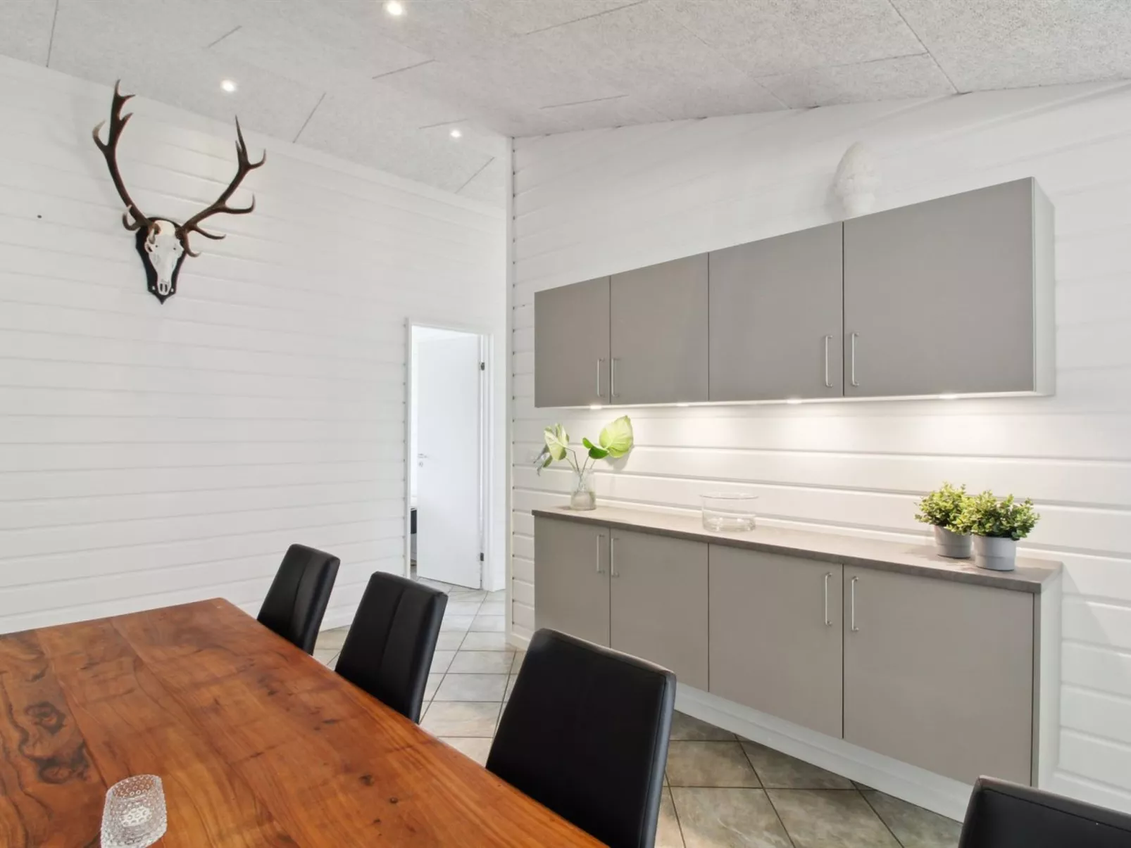 "Nael" - 1.6km from the sea-Drinnen