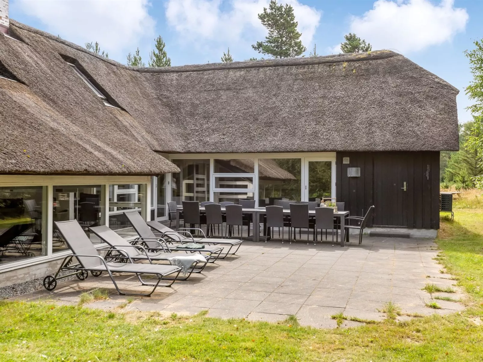 "Ellanor" - 1km from the sea-Outside