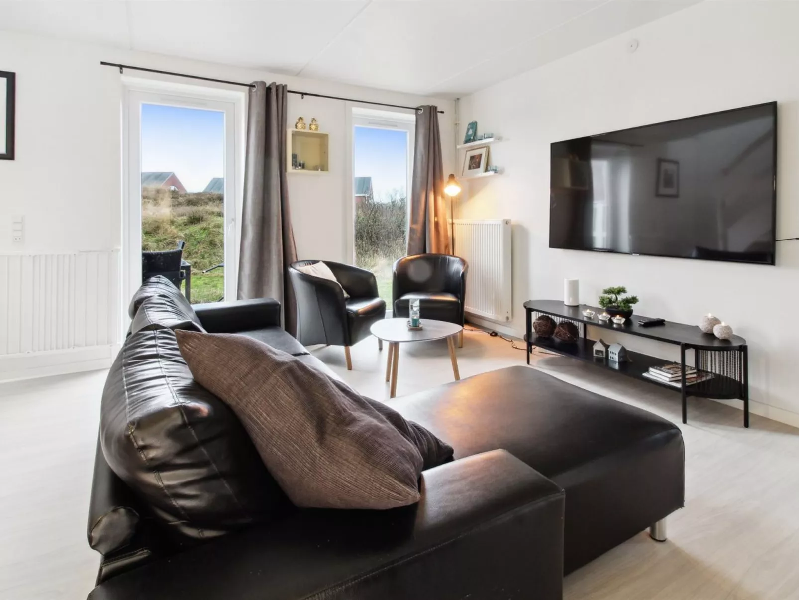 "Aswith" - 2.3km from the sea-Dedans