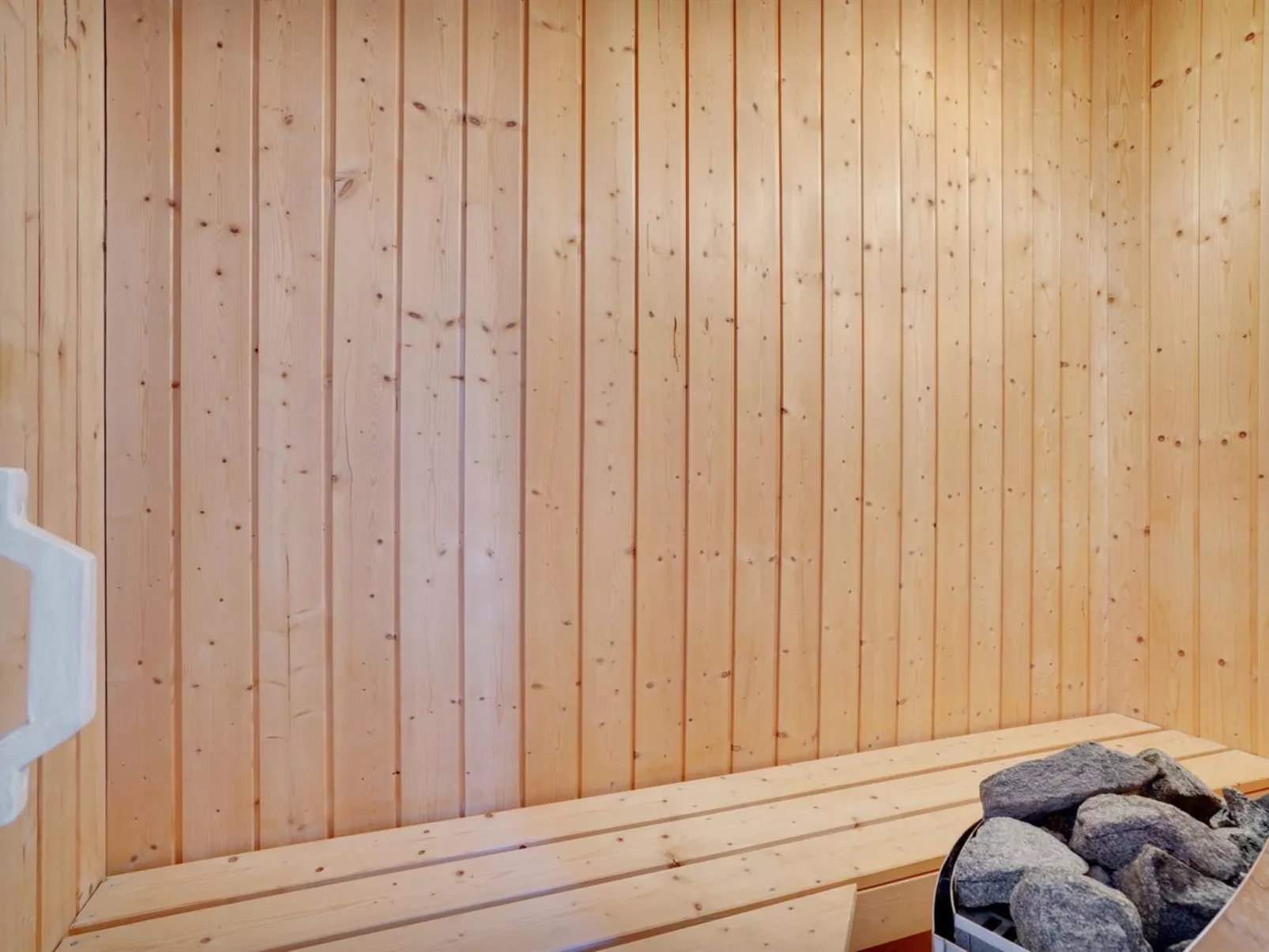 "Mariette" - 3.1km from the sea-Inside