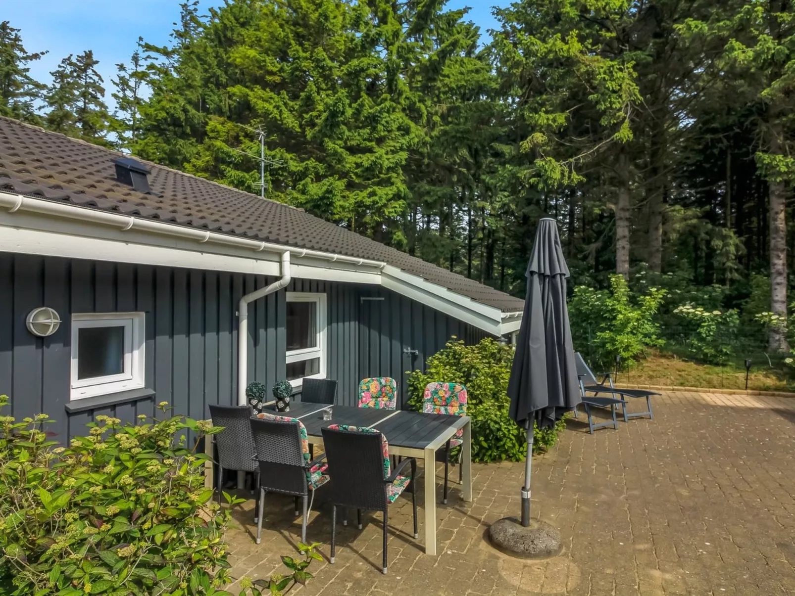 "Aniki" - 1.4km from the sea-Outside