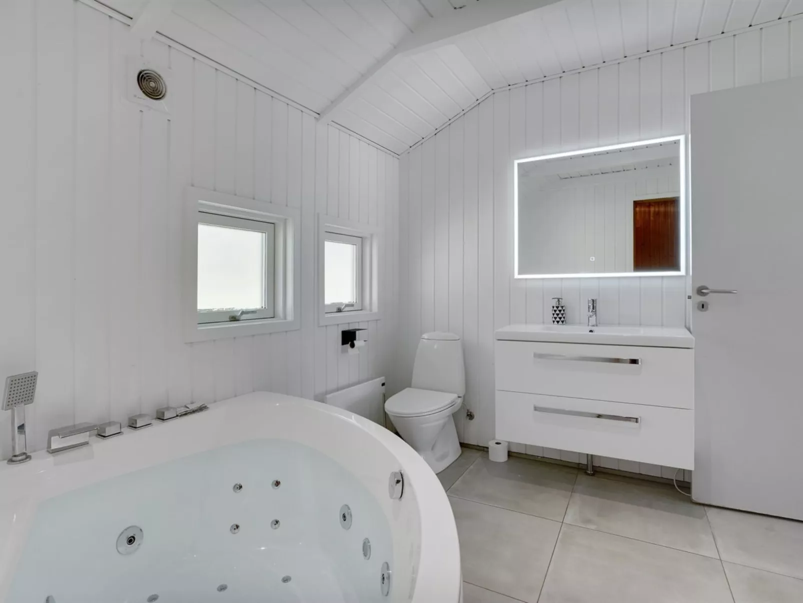 "Lin" - 2.9km from the sea-Dedans