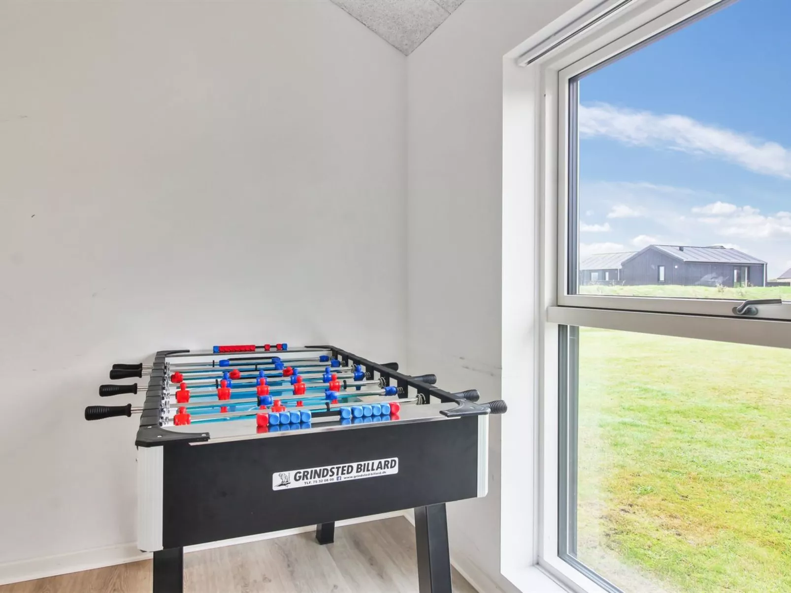 "Edgar" - 1.5km from the sea-Inside