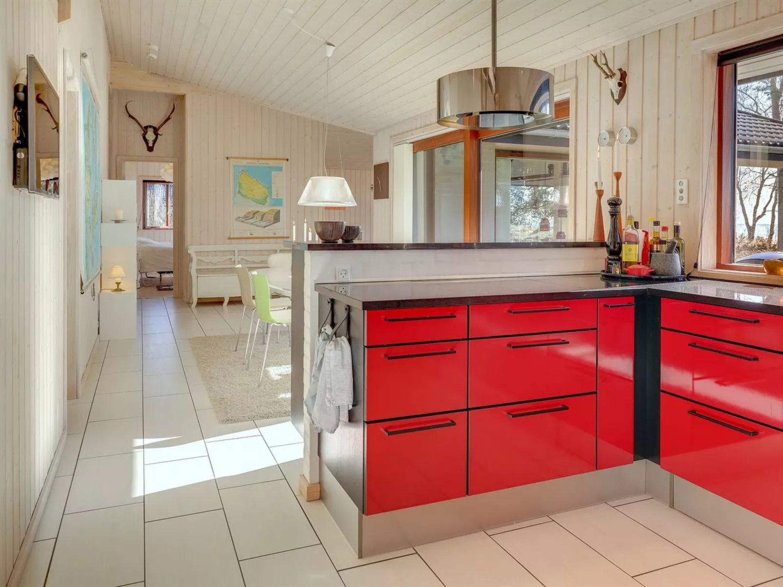 "Unto" - 25m from the sea-Drinnen