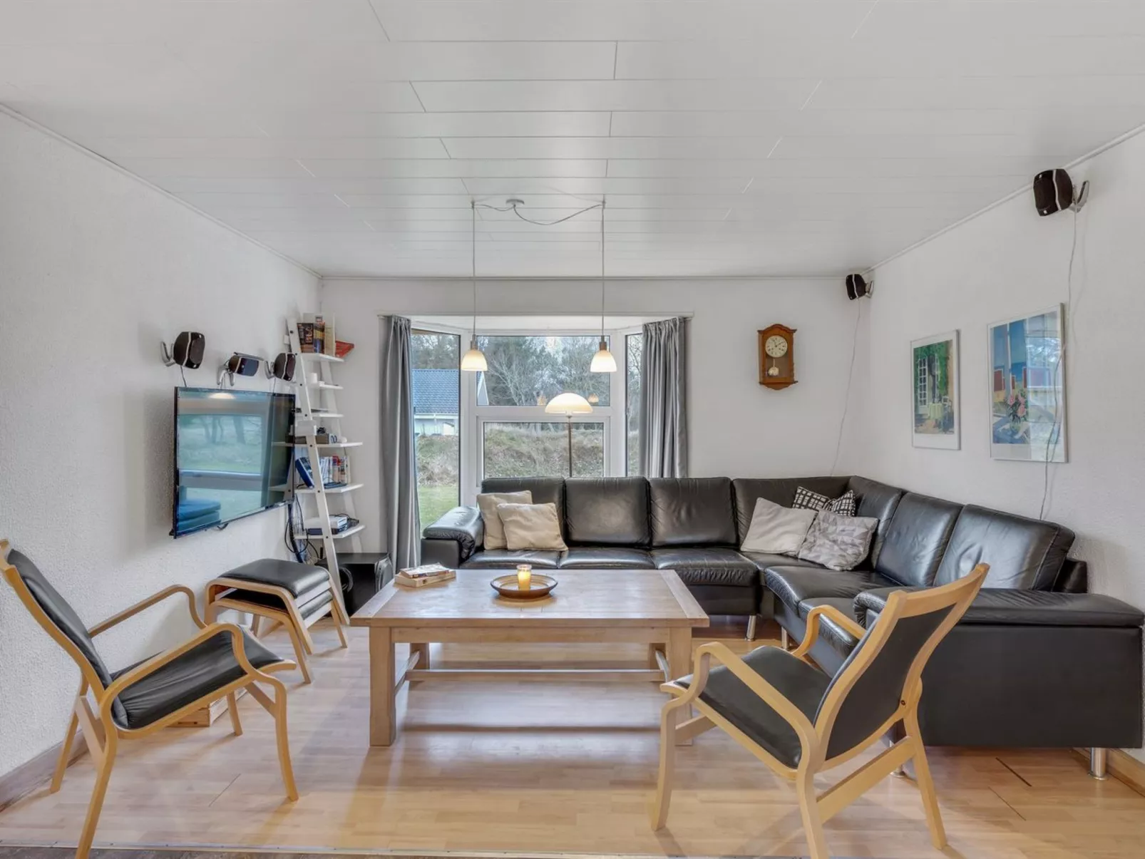 "Vicktoria" - 500m to the fjord-Drinnen