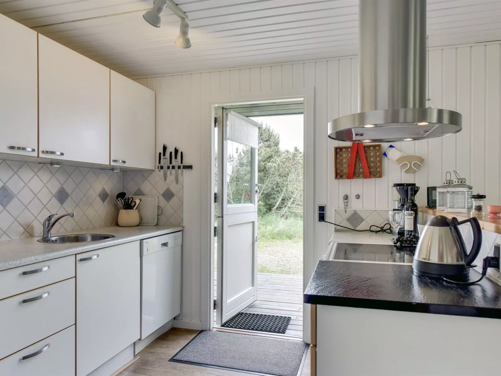 "Tjordis" - 600m to the fjord-Dedans