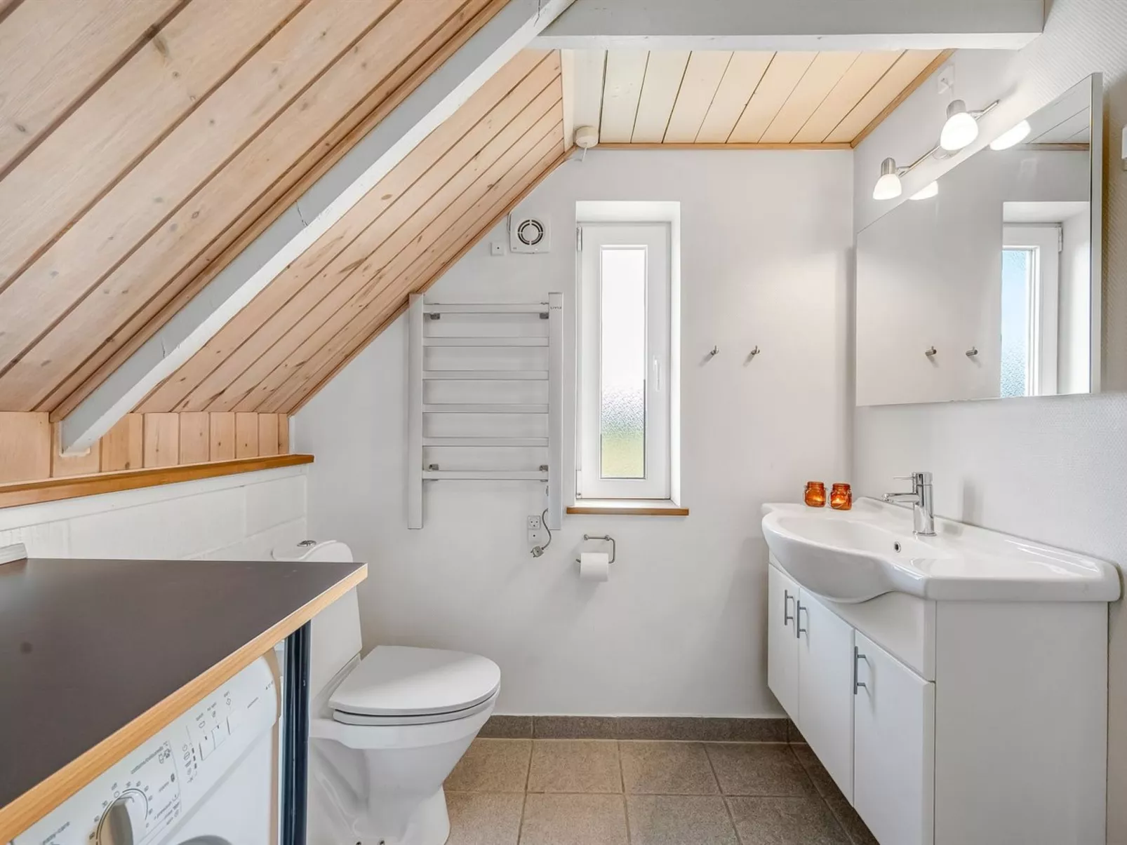 "Hemfrith" - 800m to the fjord-Dedans