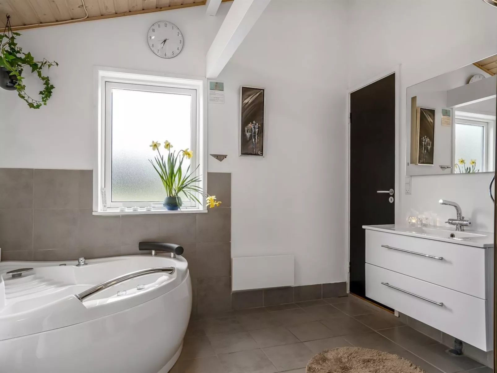 "Clarabelle" - 700m from the sea-Drinnen