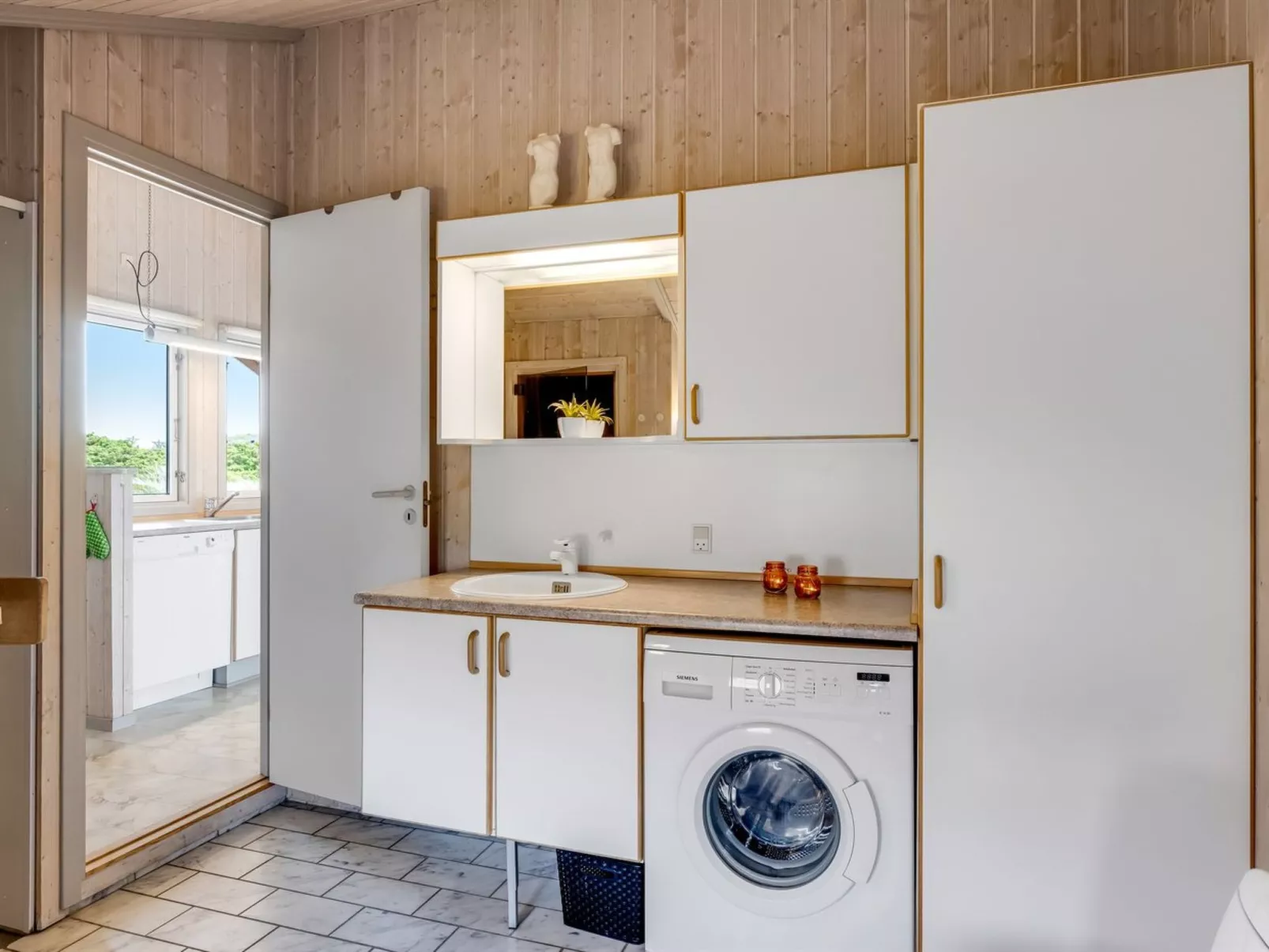 "Tuure" -  from the sea-Dedans