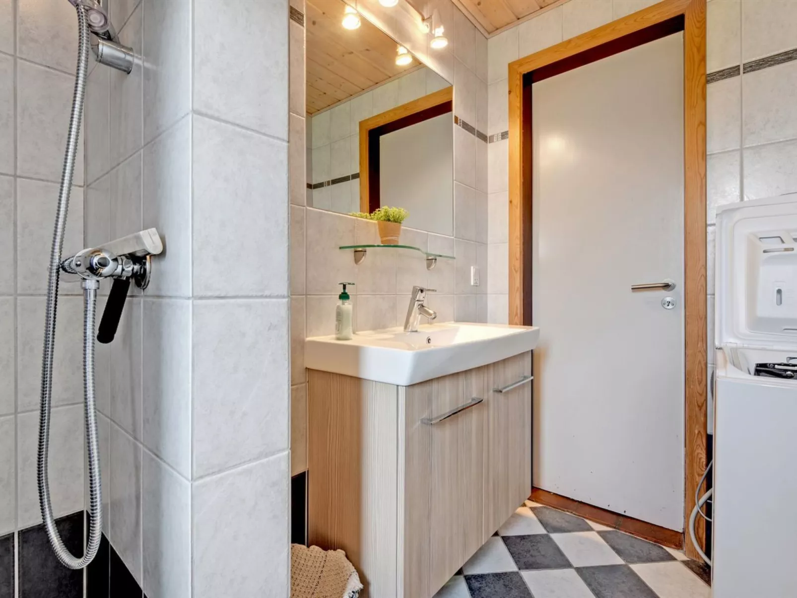 "Trugot" - 450m to the fjord-Inside