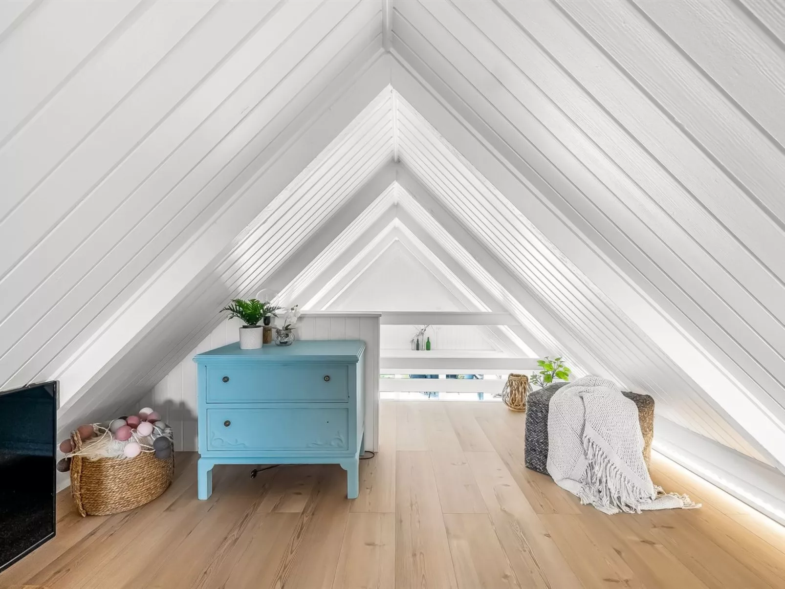 "Hen" - 400m from the sea-Dedans