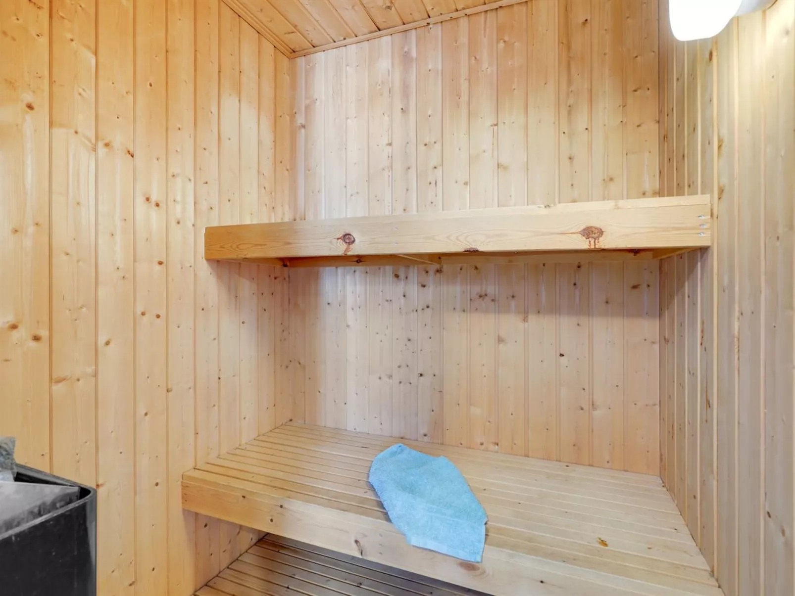 "Ozeana" -  from the sea-Dedans