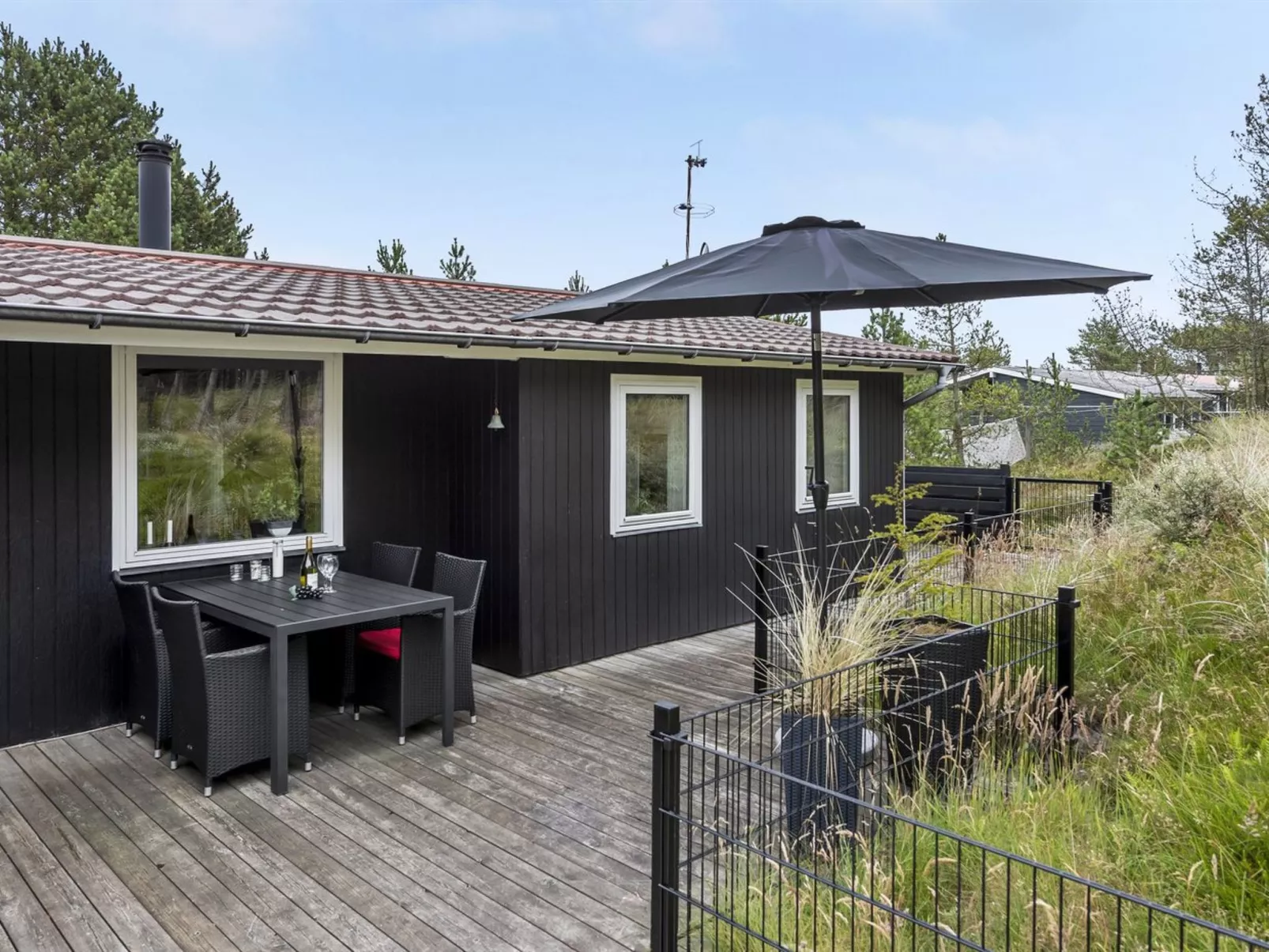 "Emeline" - 1.7km from the sea-Outside