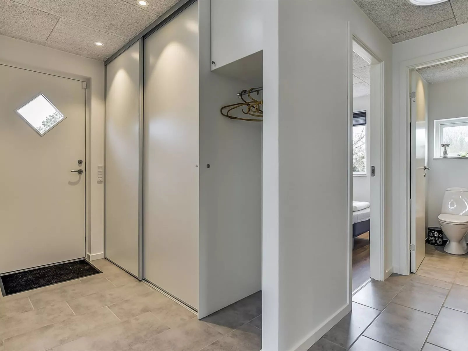 "Stacey" - 800m from the sea-Inside